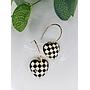 ARETES GOLD CUADRADO NEGRO Y BLANCO LAMINADO EN ORO